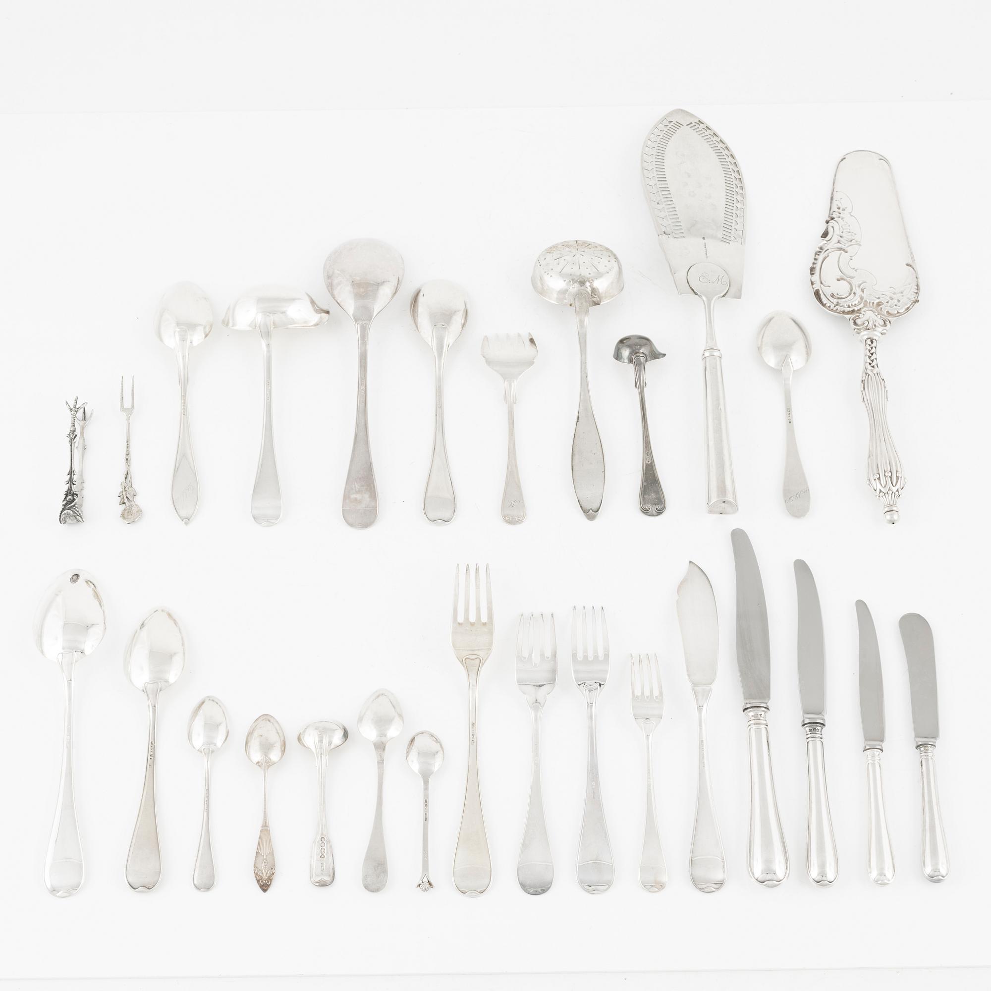 Bestickservis, ca 120 delar, silver, modell svensk rund. GAB/Mema, 1900-talets mitt/andra hälft, enstaka 2000-tal.