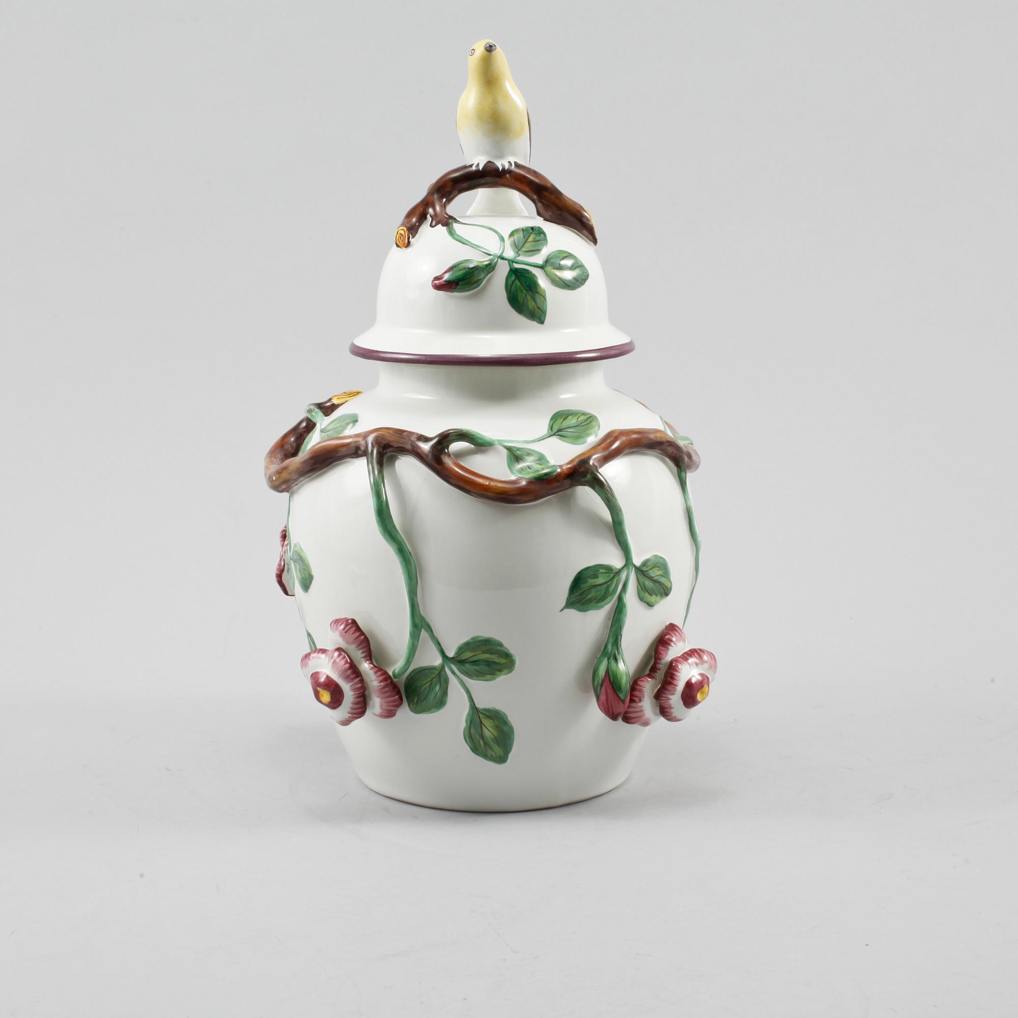 LOCKURNA, fajans, rokokostil, Rörstrand, 1900-talets andra hälft.