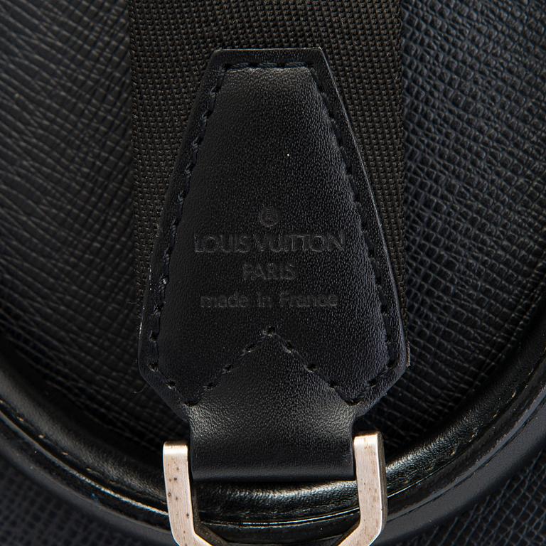 Louis Vuitton, a 'Taiga Kendall GM' weekend bag.