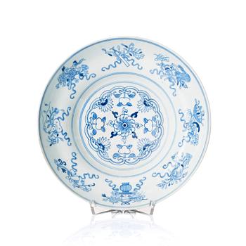 A blue and white dish, late Qing dynasty with Guangxu mark.
