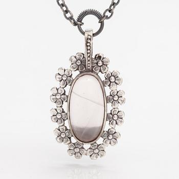 Jorma Laine, A silver neckalce "Lemmikki" with a rose quartz. Turun Hopea, Turku.