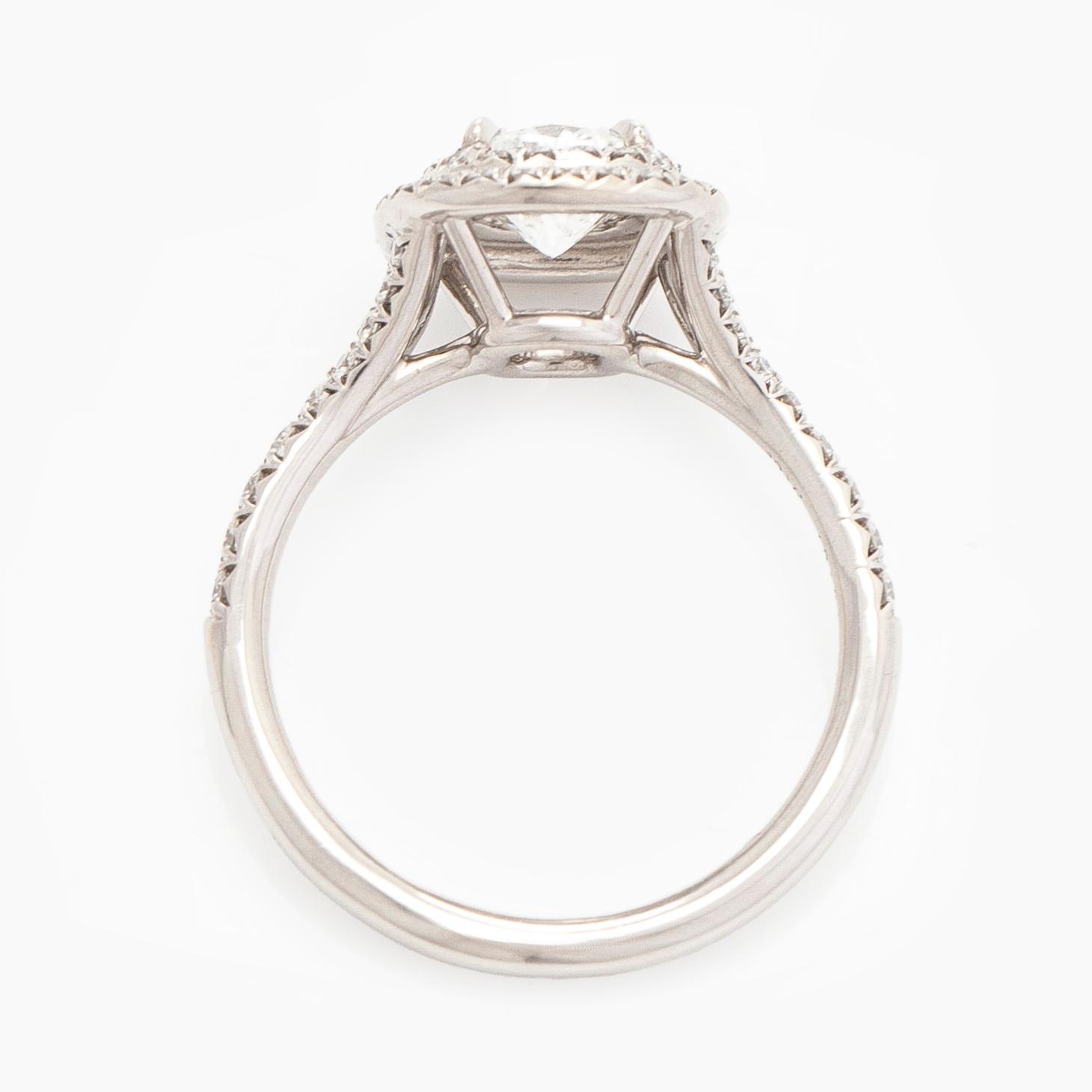 Tiffany & Co, Ring, "Soleste Cushion-cut Double Halo", platina och diamanter.