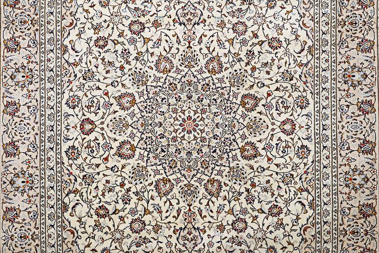 A Kashan carpet, c.355 x 243cm.