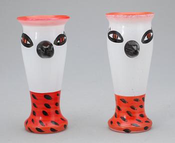 VASER, 2 st, glas, Ulrica Hydman Vallien. 1900-talets senare del.