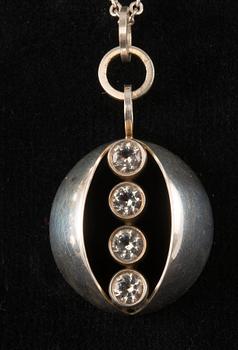 Elis Kauppi, HÄNGSMYCKE OCH ARMBAND, silver och bergskristaller, Kupittaan Kulta, 1960-tal. Vikt 55 g.