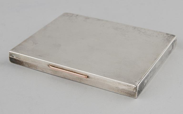 CIGARETTETUI, silver, London 1928. Vikt ca 169 g.