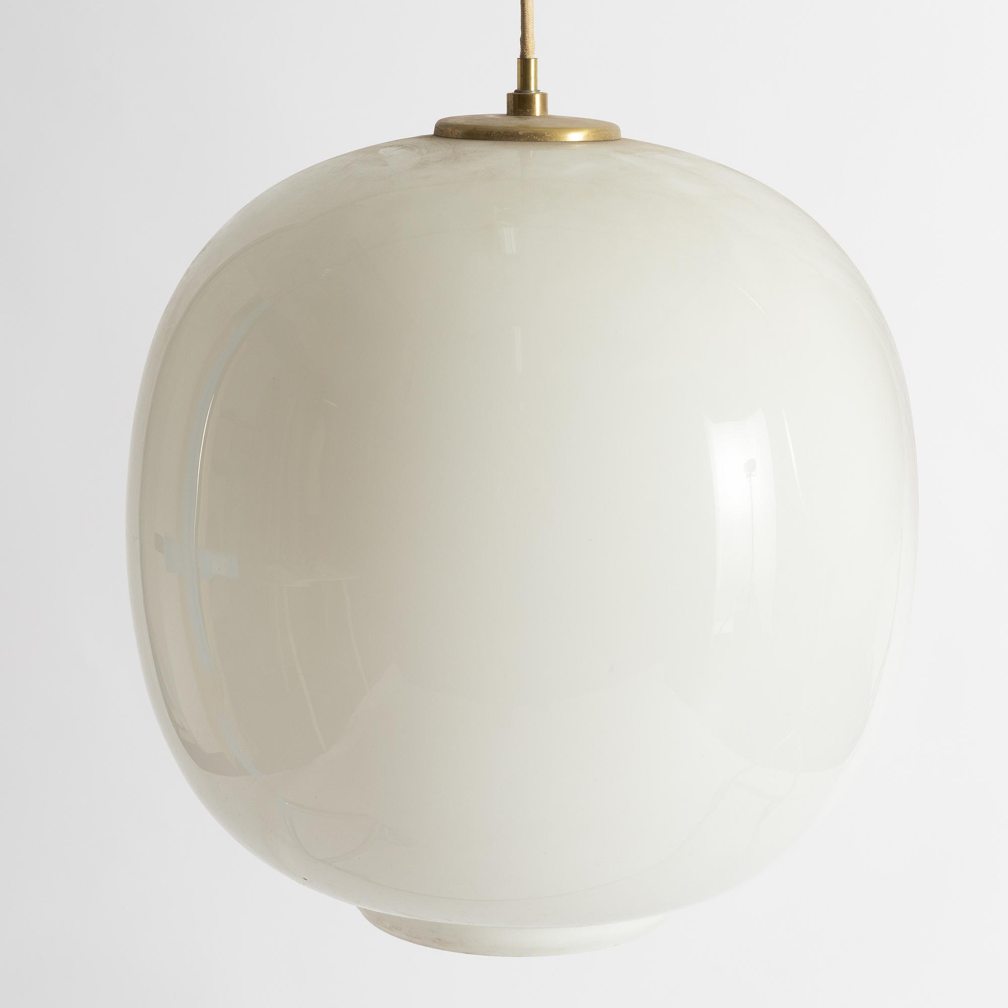 Vilhelm Lauritzen, taklampor, ett par, "VL45 Radiohuspendeln", Louis Poulsen, Danmark, 1900-talets första hälft.