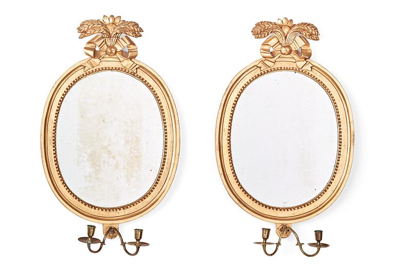 SPEGELLAMPETTER, för två ljus, ett par, av Johan Åkerblad (mästare i Stockholm 1758-1799), gustavianska.