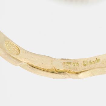 Ring 18K gold and silver set with a faceted emerald and rose-cut diamonds.