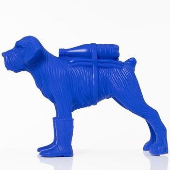 William Sweetlove, "Cloned Schnauzer with water bottle". (Blue).