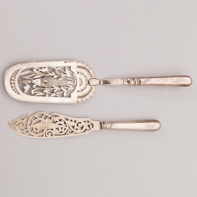 Russian silver fish serving cutlery, 2 pcs, mark of A. B. Ljubavin and P. Silvennoinen, Saint Petersburg, around 1900.