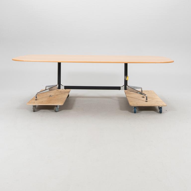 Charles & Ray Eames, bord "Segmented table" Vitra 2014.