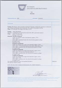 A platinum pendant with emerald-, princess-, baguette- and brilliantcut diamonds and chain in 14K white gold.