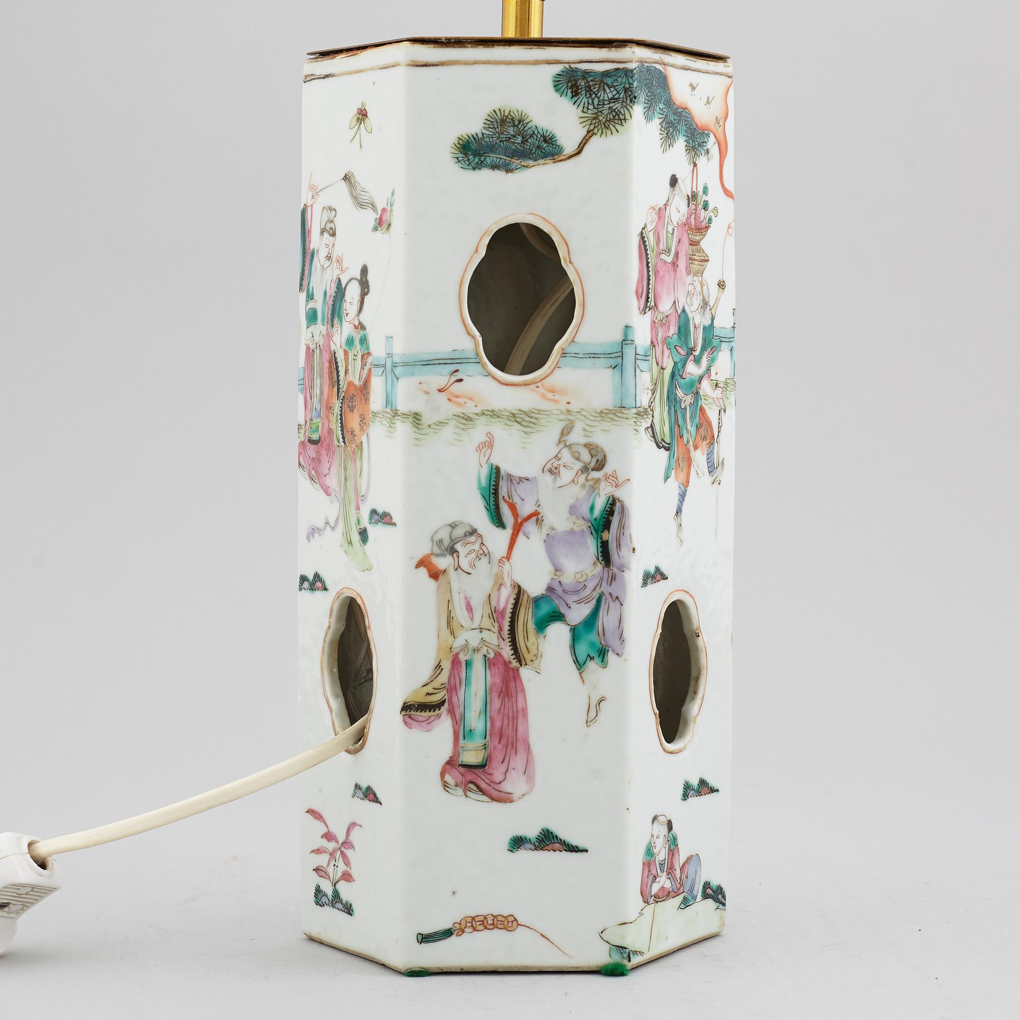 A famille rose table lamp made out of a lantern, and a teapot, dish and jar, late Qing dynasty.