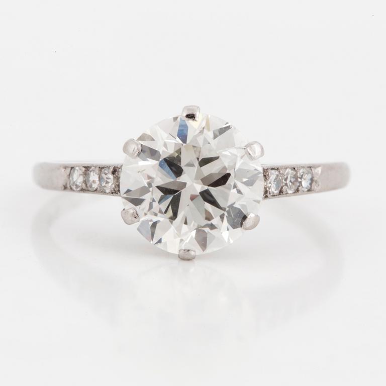 A circa 2 ct diamond ring.