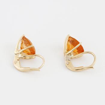 A pair of citrine earrings.