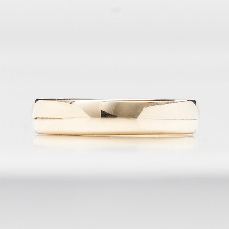 RING, 14K guld, 5 små diamanter, finska kontrollstämplar. Vikt 3,4 g.