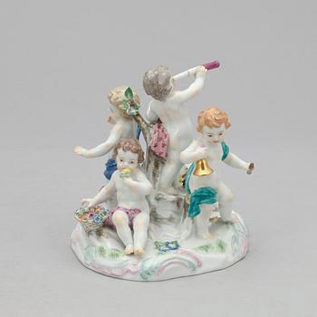 FIGURIN, 2 delarm porslin, Meissen Marcolinistil, 1800/1900-tal.