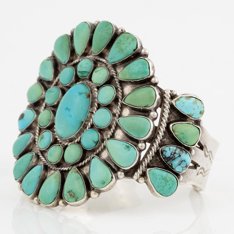 a cuff bracelet, in turquoise and silver, Southwestern USA, Navajo/Zuni, mid/late 20th century,