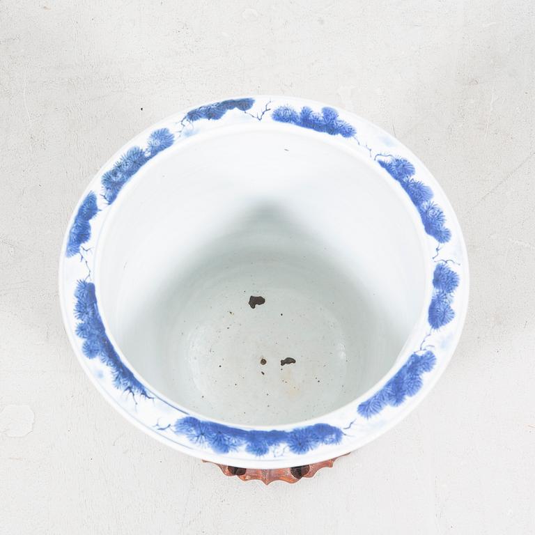 Kruka, porslin. Qingdynastin, Kangxi (1662-1722).