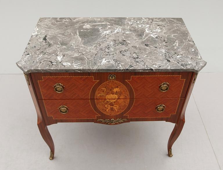 BYRÅ, gustaviansk stil, 1900-talets andra hälft.