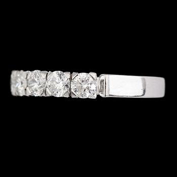 RING, 18K vitguld, briljantslipade diamanter tot ca 1.17 ct. Vikt ca 4 g.