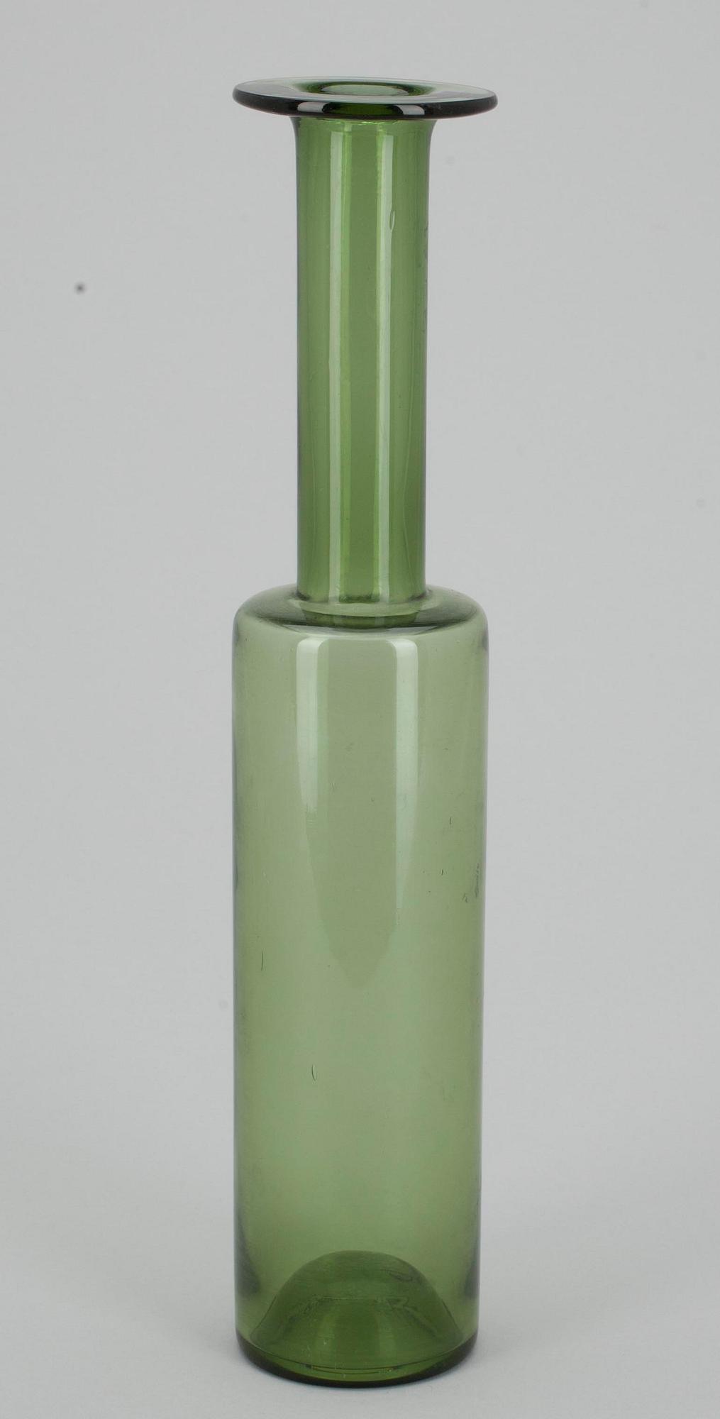 FLASKA, glas, signerad Nanny Still, Riihimäen Lasi Oy. Formgiven 1959.