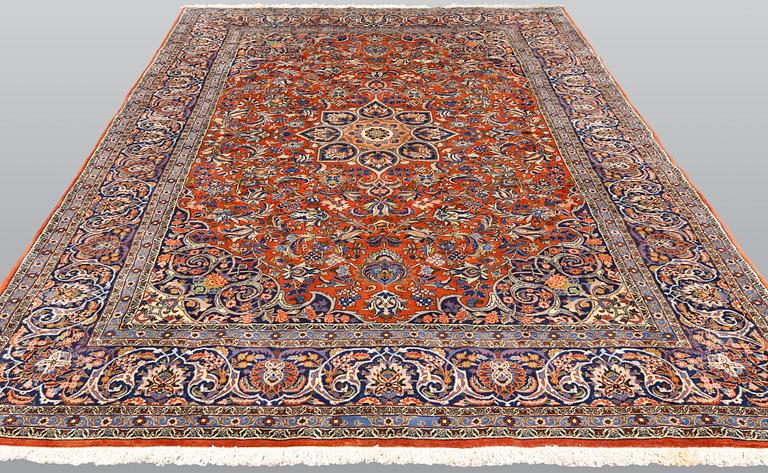 A Bidjar carpet, c 317 x 202 cm.