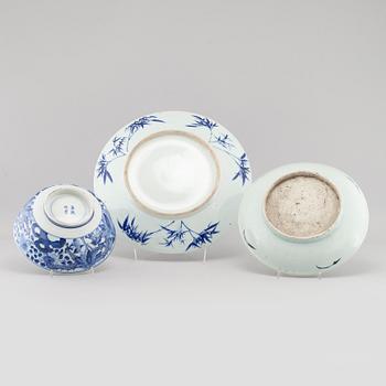 Three pieces of porcelain from China, 19th and 20th century.
