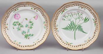 A part Royal Copenhagen 'Flora Danica' dessert service, Denmark, 20th Century. (15 pieces).
