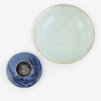 A Chinese porcelain brush washer, and a Bencharong bowl, Qing dynasty (1644-1912).