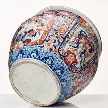Fiskbassäng, porslin. Japan, Meiji (1868-1920).