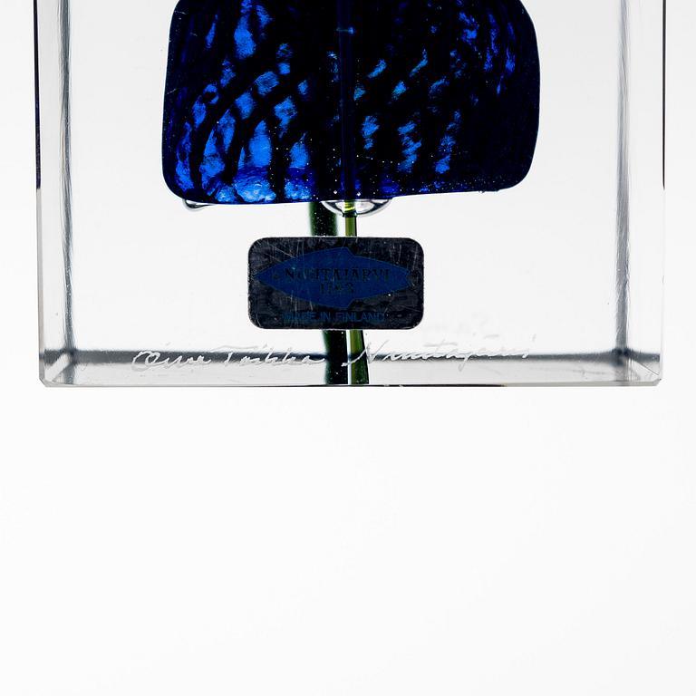 Oiva Toikka, a glass cube, signed Oiva Toikka, Nuutajärvi, Sampo-yhtiöt.