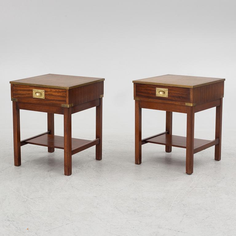 A pair of mahognay bedside tables, second part of the 20th century.