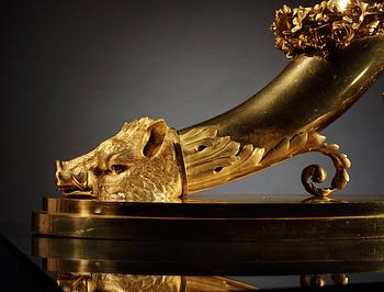 A RARE AND LARGE RHYTON VASE. French Empire, early 19th century.