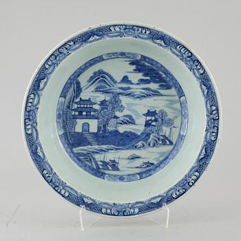 A blue and white chinese bowl, Jiaqing (1796-1820).