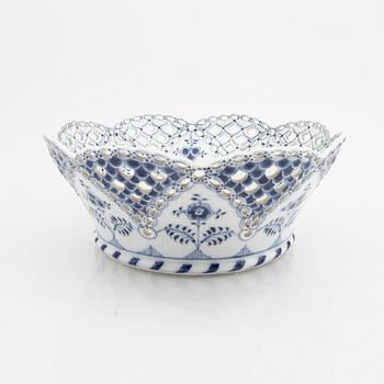 Royal Copenhagen,  porcelain bowl, model 1061, full blonde, Denmark 1894-1922.