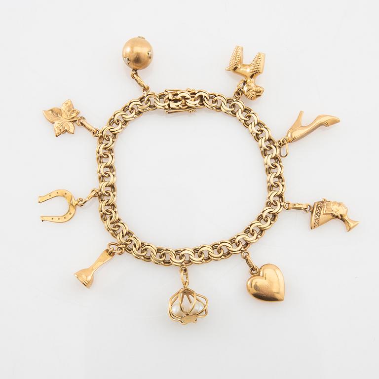 Bracelet Bismarck link 18K gold with charms.