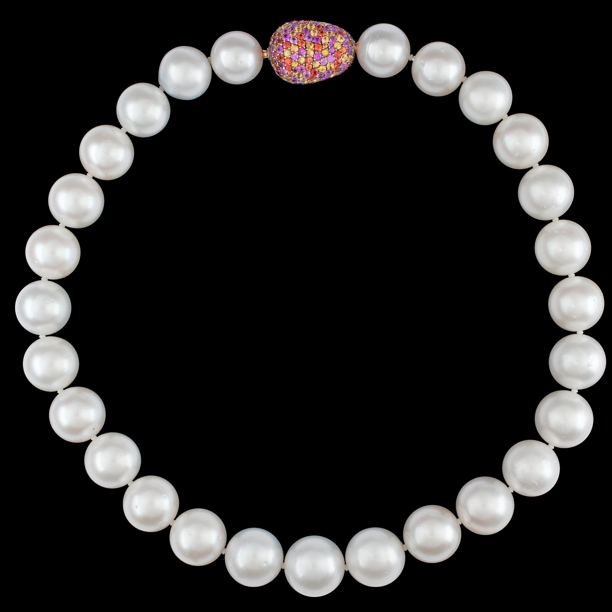 COLLIER, odlade South sea pärlor, 16.2 - 14.6 mm, lås med olikfärgade safirer.