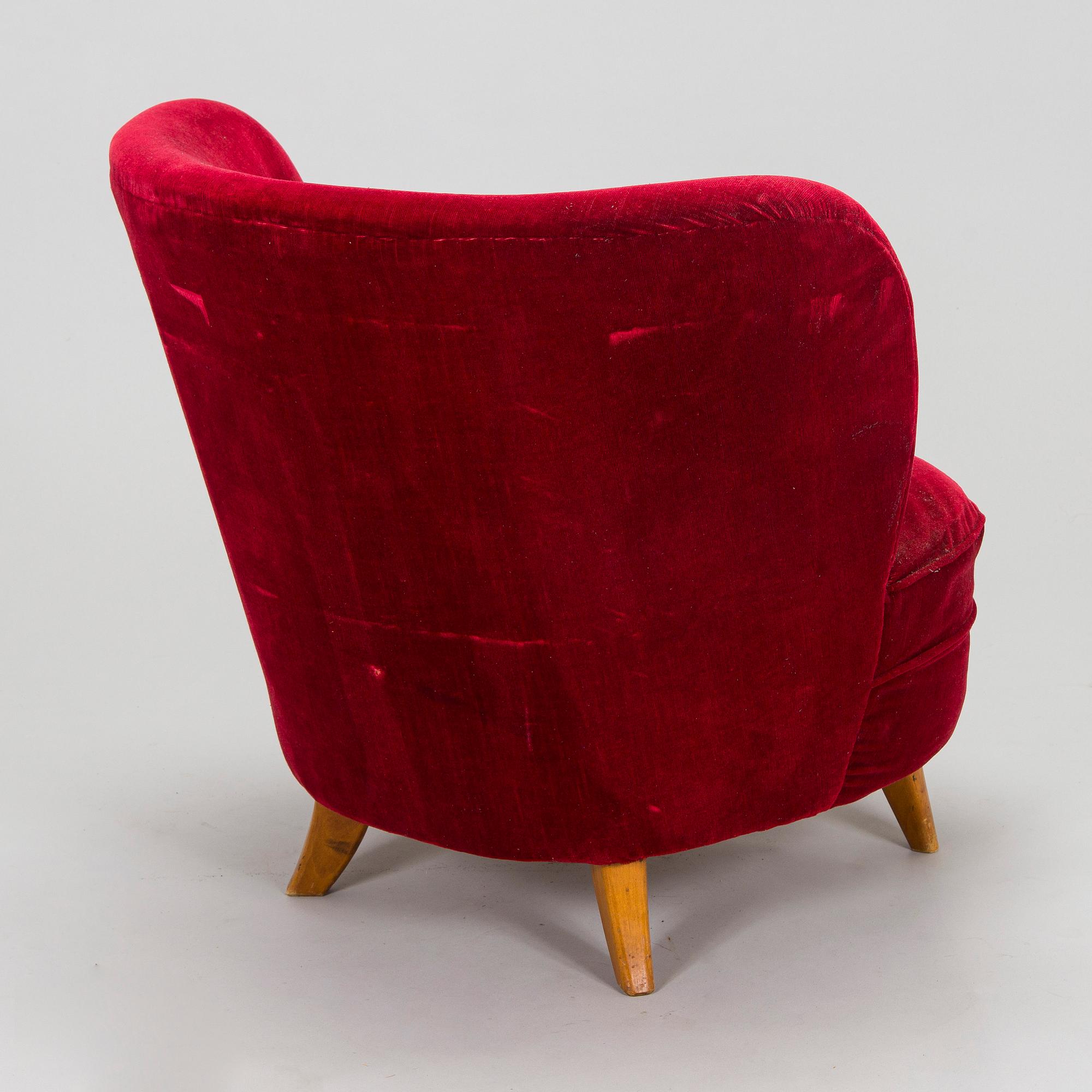 A mid-20th century armchair.