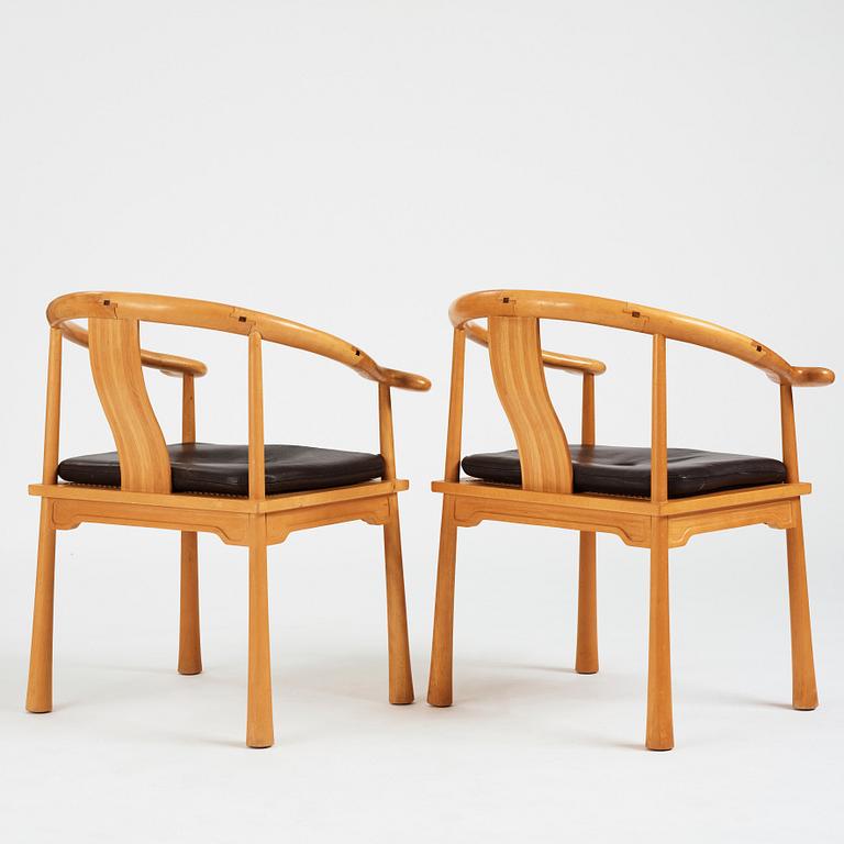 Richard Nissen, a pair of beech "Yin" easy chairs, edition Richard Nissen, Denmark 1980's.