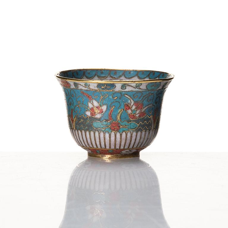 Kopp samt fat, cloisonné. Ming dynastin (1368-1644).