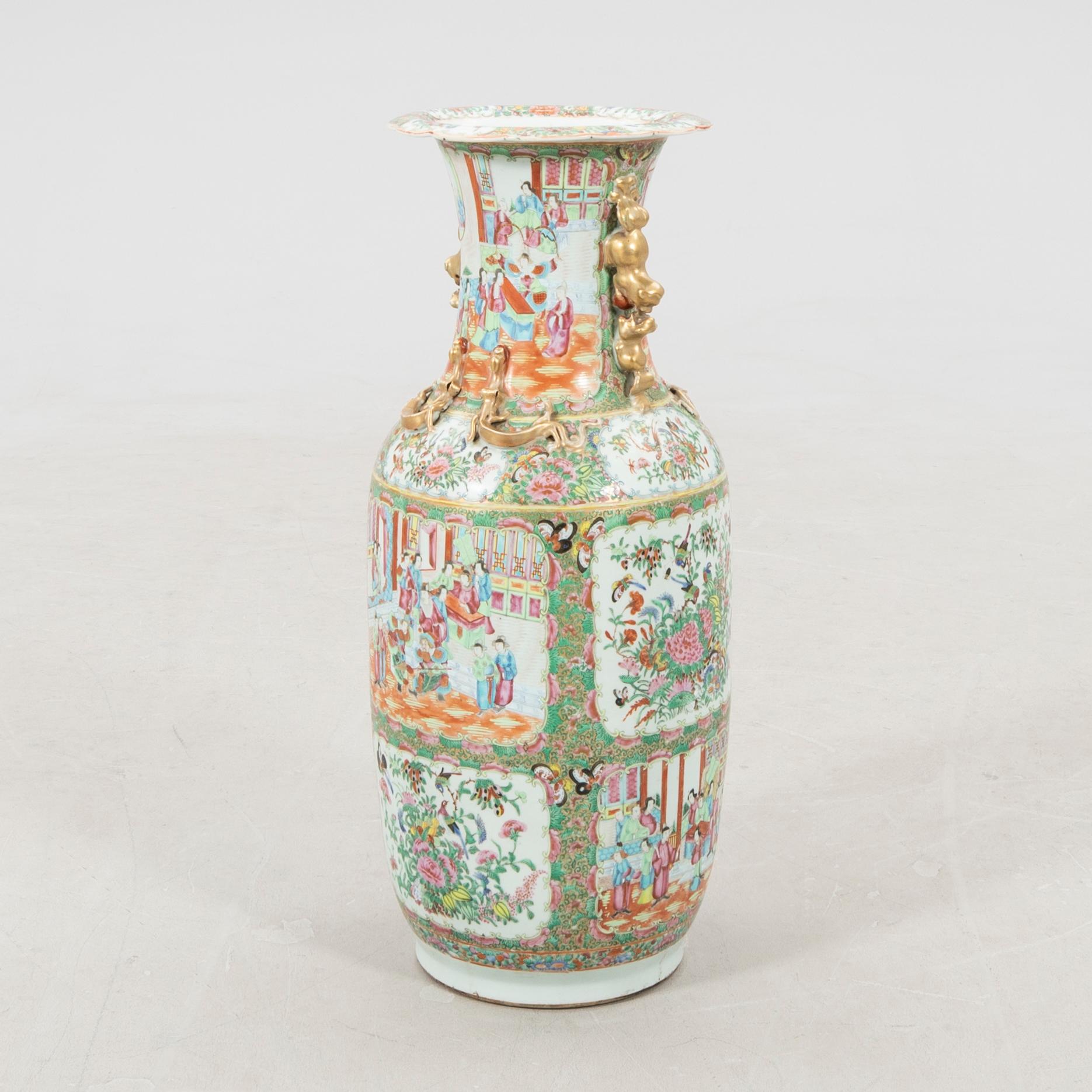 Vas, porslin. Sen Qingdynasti.