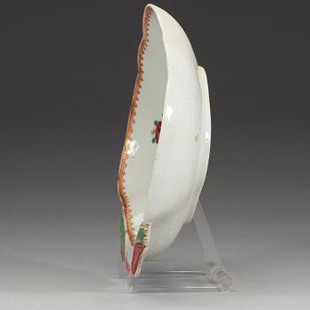 A famille rose leaf shaped dish, Qing dynasty, Qianlong (1736-95).