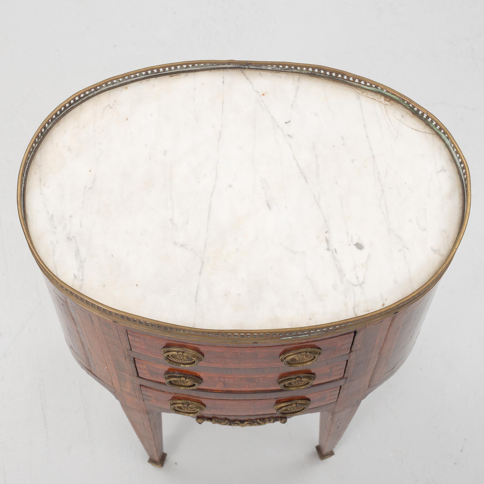 Byrå Louis XVI-stil, 1900-tal.