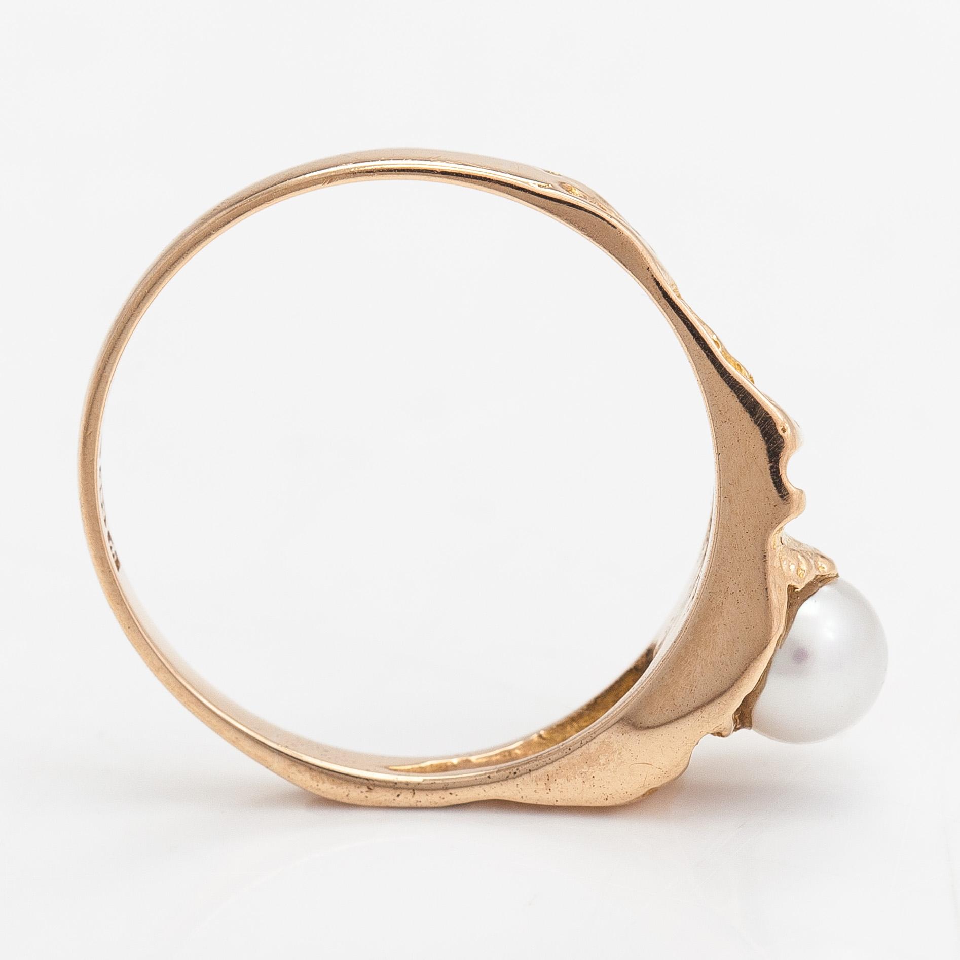 Björn Weckström, A 14K gold and cultured pearl ring 'Small word' for Lapponia 1969.