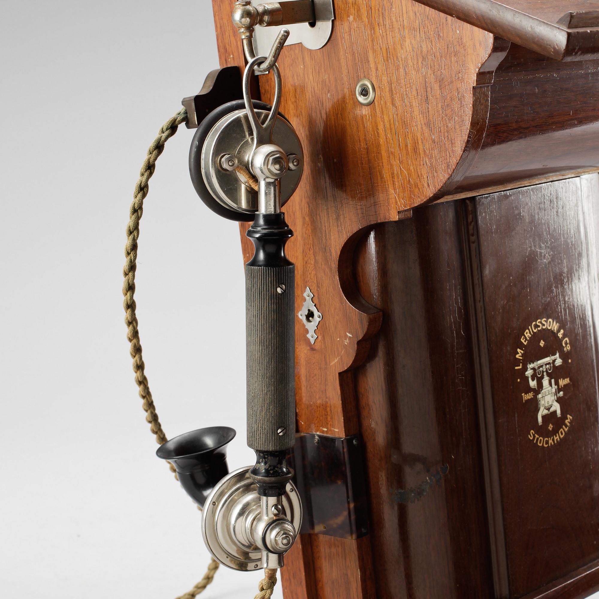 VÄGGTELEFON, LM Ericsson. Sekelskiftet 1900.
