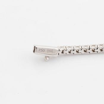 Brilliant cut diamond tennis bracelet.