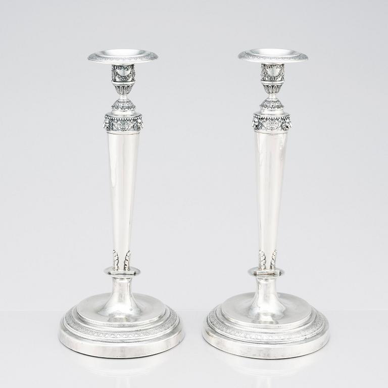 Ett par italienska ljusstakar, silver, Rom (1815-1870), möjligen Domenico Masotti (1815-1858).