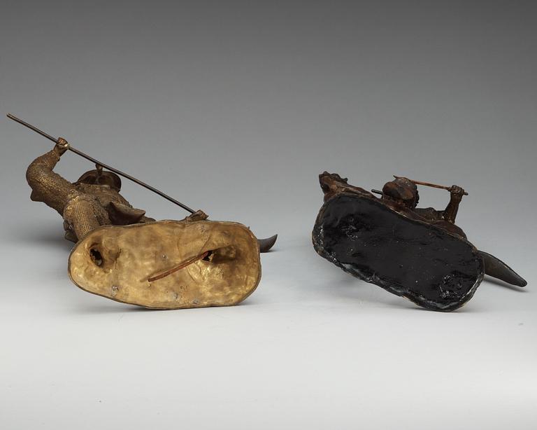 SKULPTURER, två stycken, brons. Japan, Meiji (1868-1912).